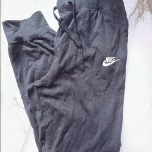 Women Nike Joggers black ( not faded lighting makes it look off )